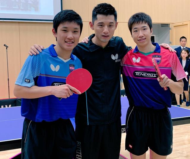 她从中吸取 她从中吸取